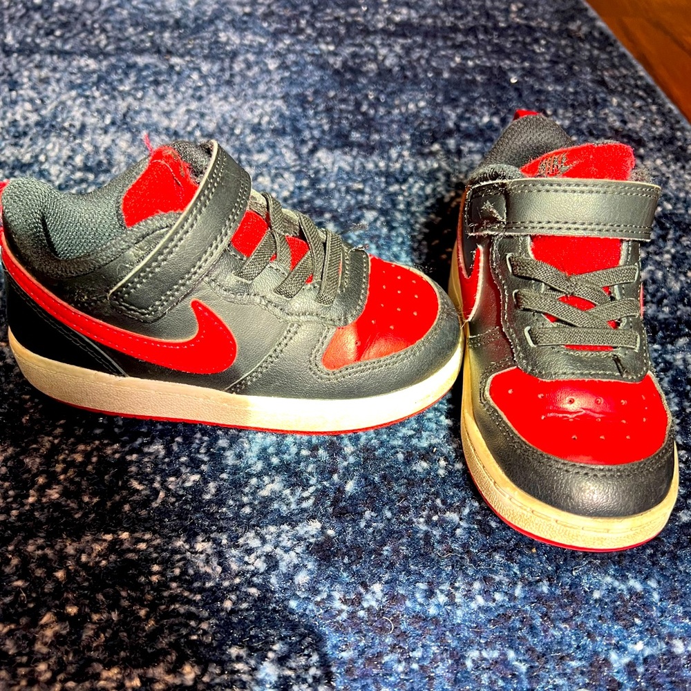 EUC Nike Toddler Black and Red court borough low Jordan Sneakers Size 8C